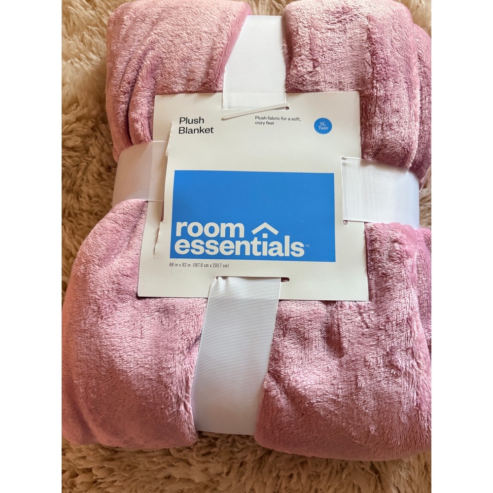 Room Essentials Plush Blanket Twin XL Pink Solid Soft Cozy Recycled Polyester